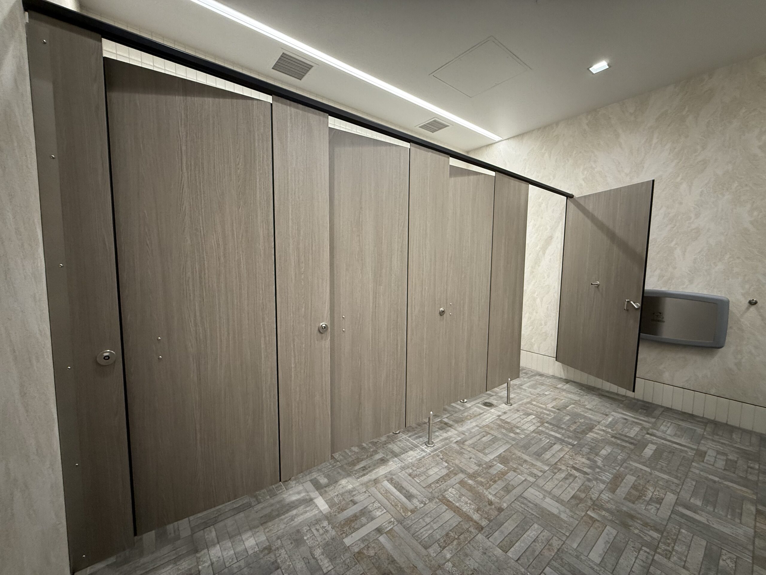 102113 Toilet Compartments - ASI Alpaco 3