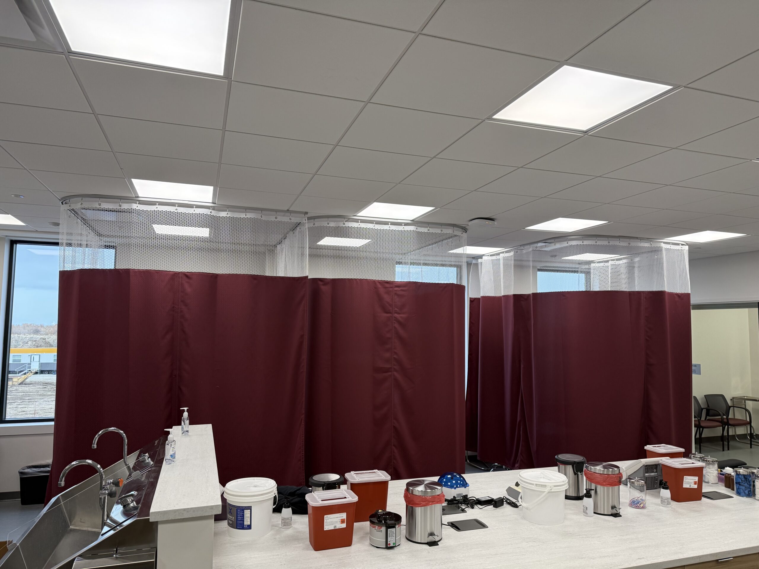 102123 Cubicle Curtain & Track - Inpro