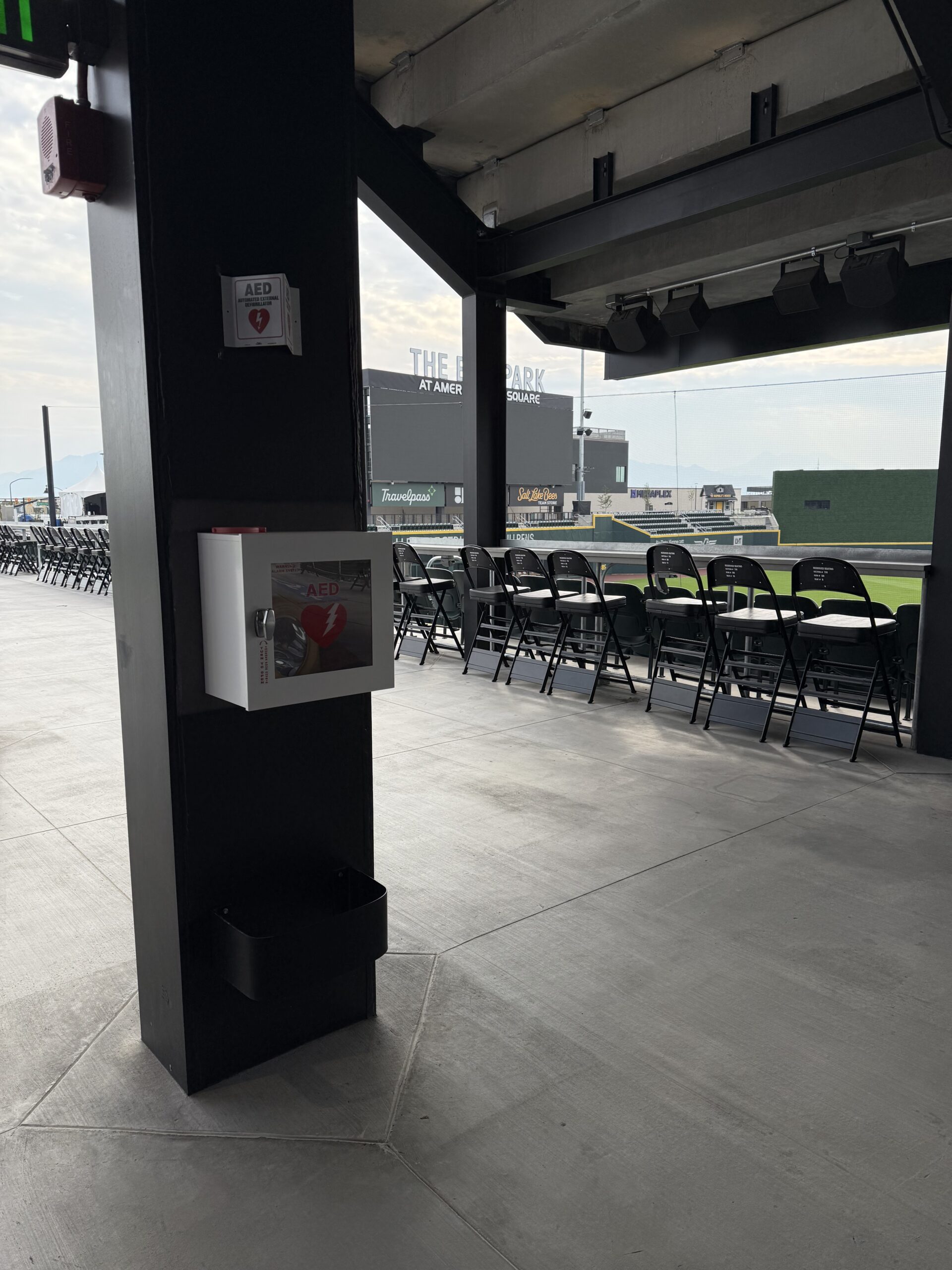 104300 AED & Cabinet - Activar