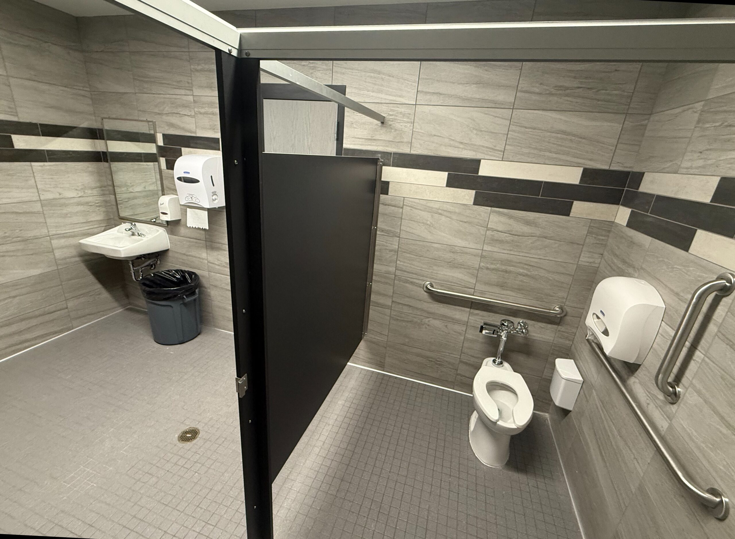 Payson HS Toilet Compartments - Metpar & 10280